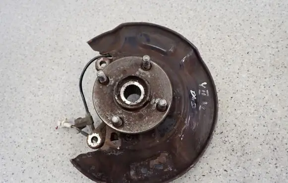 Toyota Yaris Front wheel hub spindle knuckle 