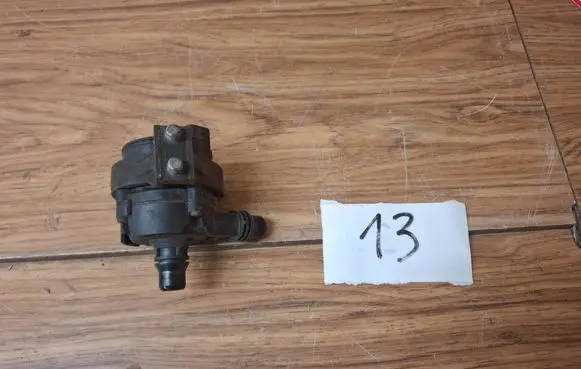 BMW 4 F32 F33 Electric auxiliary coolant/water pump 7643949
