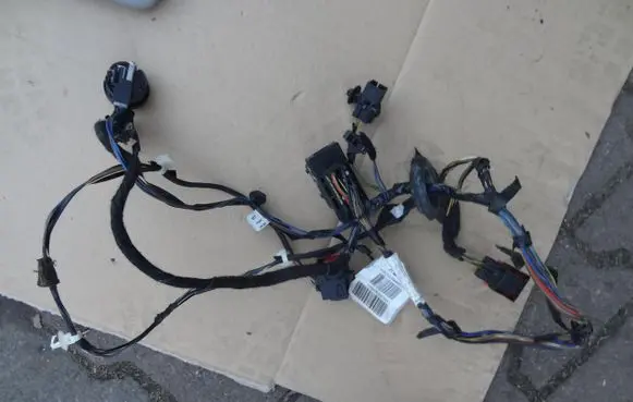 Opel Corsa D Front door wiring loom 13252895