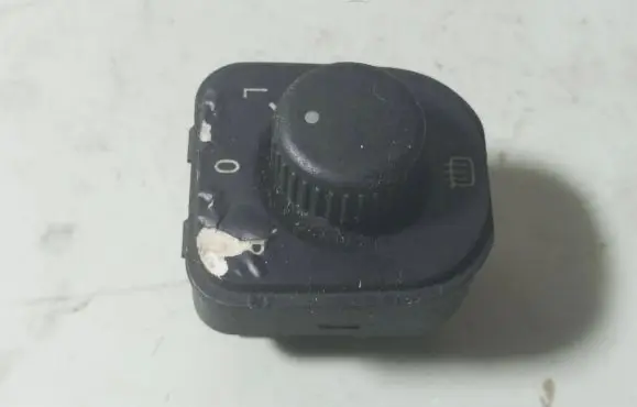 Volkswagen PASSAT B6 Wing mirror switch 1K0959565F