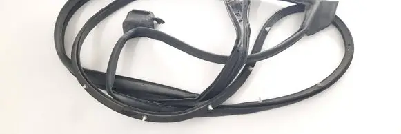 Toyota Camry VIII XV70 Rubber seal front door window/glass 6786133130