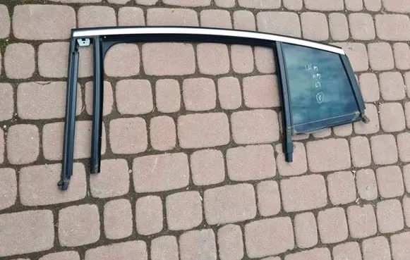Opel Insignia B Sliding door window/glass 