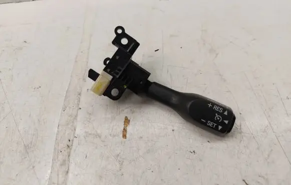 Toyota Corolla Verso AR10 Cruise control switch 8463234011
