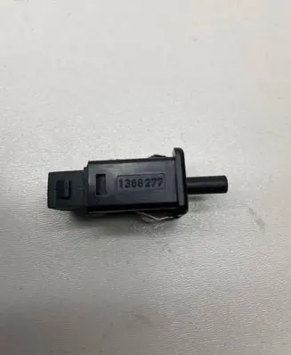 BMW 5 E39 Fuel tank opening switch 1388277