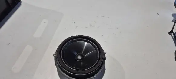 Ford Mustang VI Front door speaker 