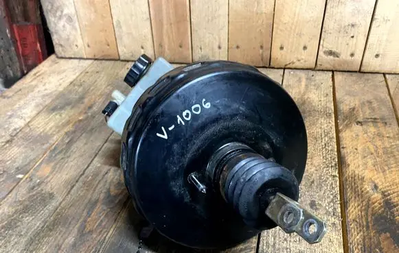 Mercedes-Benz C W203 Brake booster a0054304730 0054304730