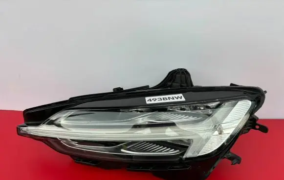 Volvo V60 Headlight/headlamp 32228815
