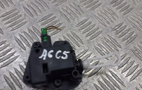 Audi A6 S6 C5 4B Shock absorber/damper mounting bracket 8E9827833