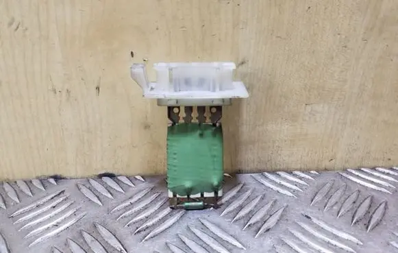Volkswagen Jetta V Heater blower motor/fan resistor