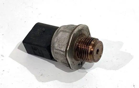 Skoda Rapid (NH) Fuel pressure regulator 04L906054