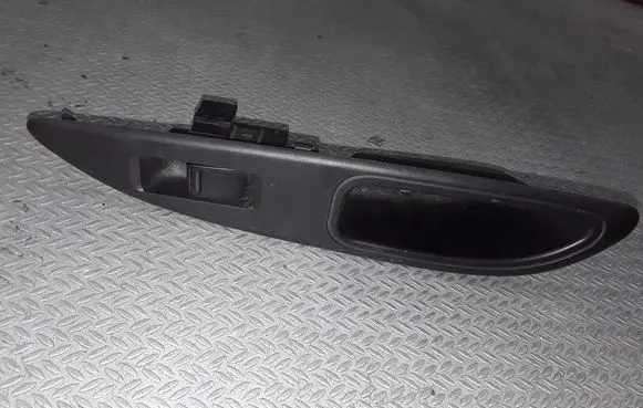 Nissan Primera Electric window control switch 25411AV600 82960AV760