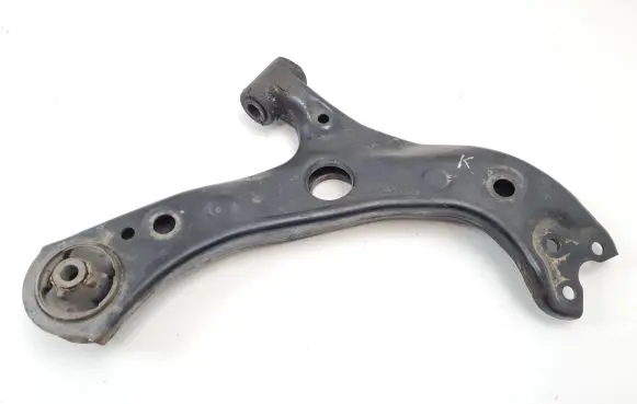 Toyota Prius (XW50) Front lower control arm/wishbone