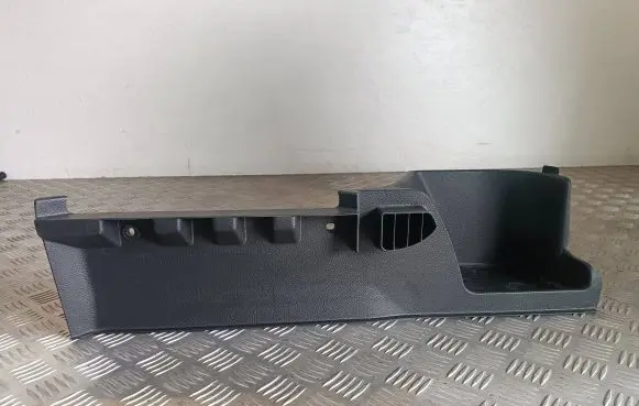 Trunk/boot lower side trim panel