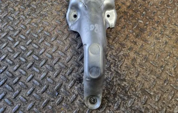 Ford Escape IV Heat shield in engine bay JA6G6K733BA