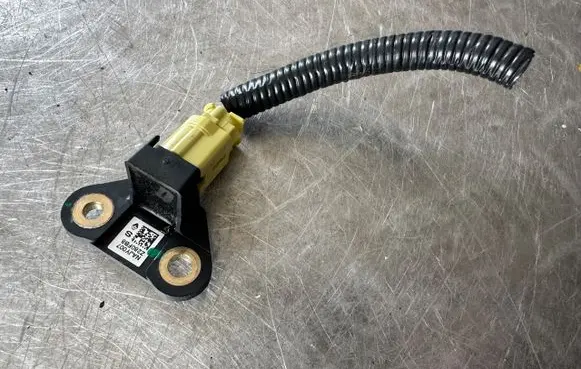 Renault Koleos I Airbag deployment crash/impact sensor
