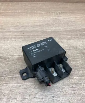 Mercedes-Benz E W211 Glow plug pre-heat relay A0025423819