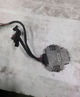 Volkswagen PASSAT B6 Coolant fan relay