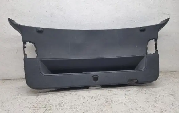 Tailgate trim