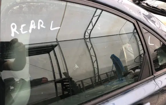Volvo S40 Rear door window glass 43R001105 E000186 DOT57MA20AS2