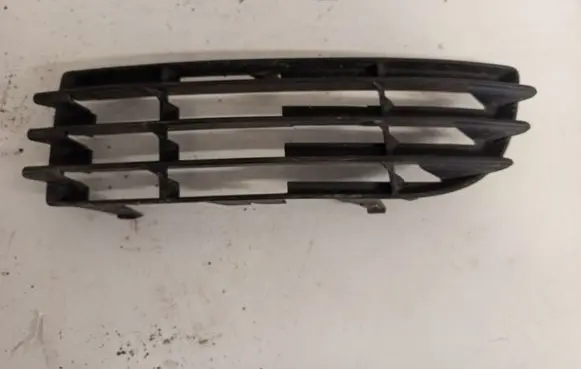 Mitsubishi Colt Front bumper lower grill mn105193