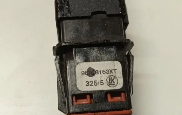Citroen C6 Fuel tank opening switch 96518163XT