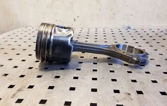 Audi Q7 4L Piston with connecting rod 059AA