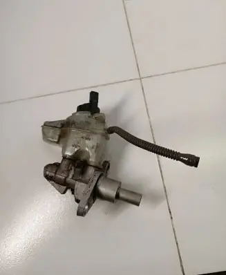 Volkswagen Golf VI Master brake cylinder W0660118 1K2611301C