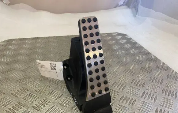 Mercedes-Benz GLC X253 C253 Accelerator throttle pedal A2533000104