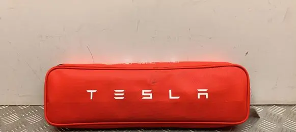 Tesla Model Y First aid kit P147507600D
