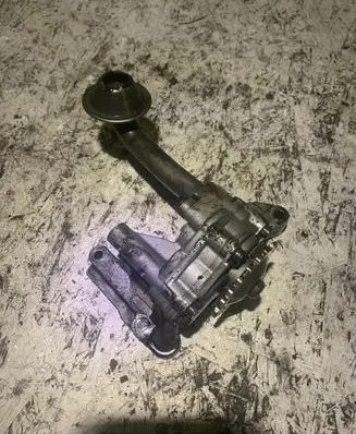 Volkswagen Touran I Oil pump 038115121