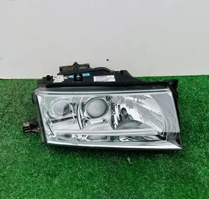 Skoda Octavia Mk1 (1U) Headlight/headlamp