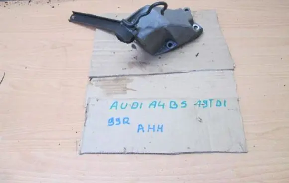 Audi A4 S4 B5 8D Engine mounting bracket 8E0199379L