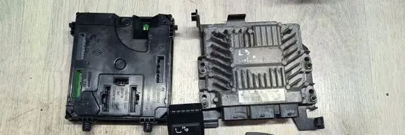 Renault Laguna III Engine ECU kit and lock set 8200882381
