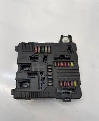 Renault Megane II Fuse module 8200306033 04074 S118399300J