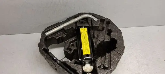 Volkswagen Golf V Tool set 1T0805615A 1K0011031C 1J0012115AD