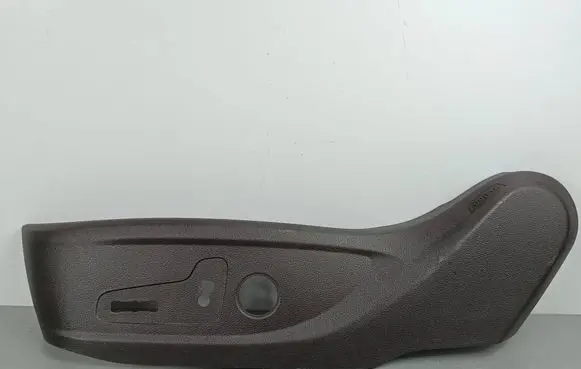 Hyundai Santa Fe Front door seat control surround trim L0581710 R3927