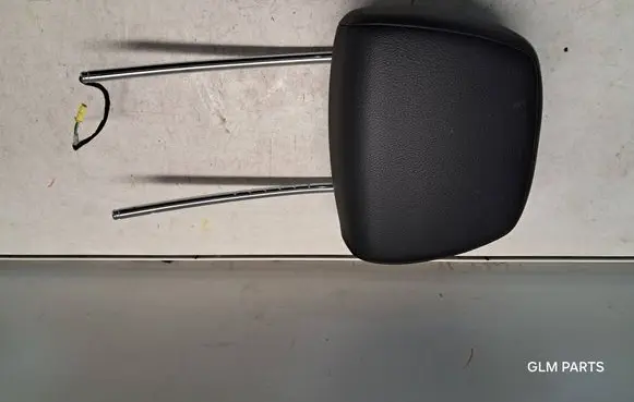 Mercedes-Benz C W204 Front seat headrest 