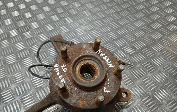 Nissan Qashqai Front wheel hub spindle knuckle