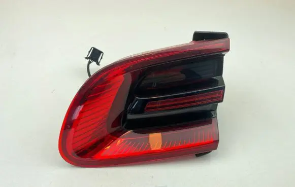 Porsche Macan (95B) Tailgate rear/tail lights 95B945094G 12042014 01150004