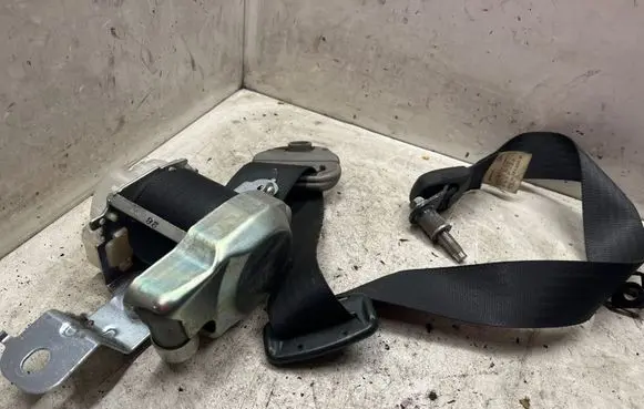 Nissan Pathfinder R51 Front seatbelt 7P1350P