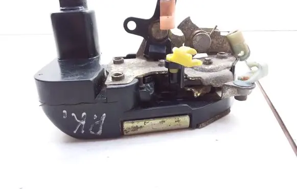 Chrysler Voyager Coupe door lock (next to the handle) 