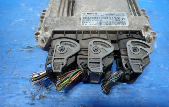 Citroen C4 II Engine control unit/module 9653958980 9664356980 0281013869