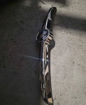 Front bumper upper radiator grill
