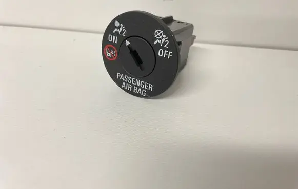 Passenger airbag on/off switch