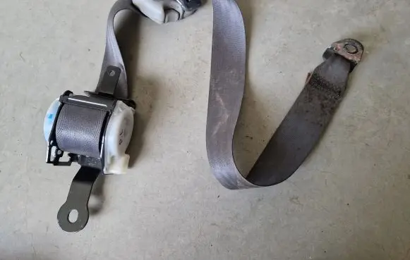 Mitsubishi Pajero Sport I Front seatbelt