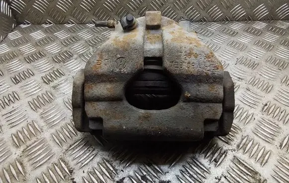 Volkswagen Multivan T5 Front brake caliper 7E0106A