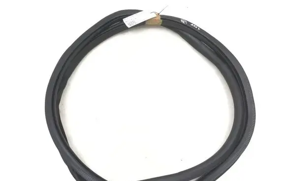 Volkswagen Golf V Rear door rubber seal (on body) 5M0867913BL