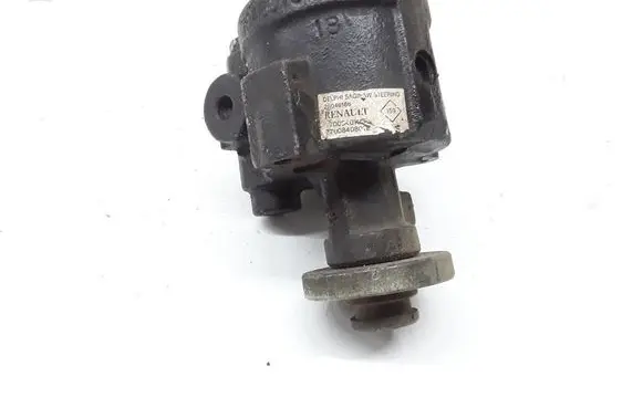Renault Megane I Power steering pump 7700840801B