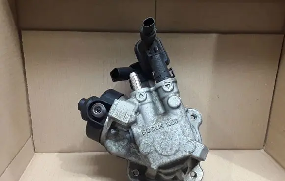 Skoda Yeti (5L) Fuel injection high pressure pump 03L130755D 0445010514