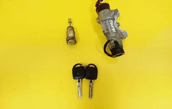 Volkswagen Polo IV 9N3 Ignition lock 4B0905851C